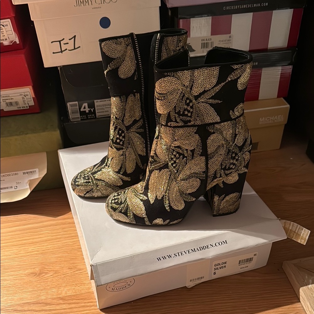 Steve Madden Black and Gold Women's Boots